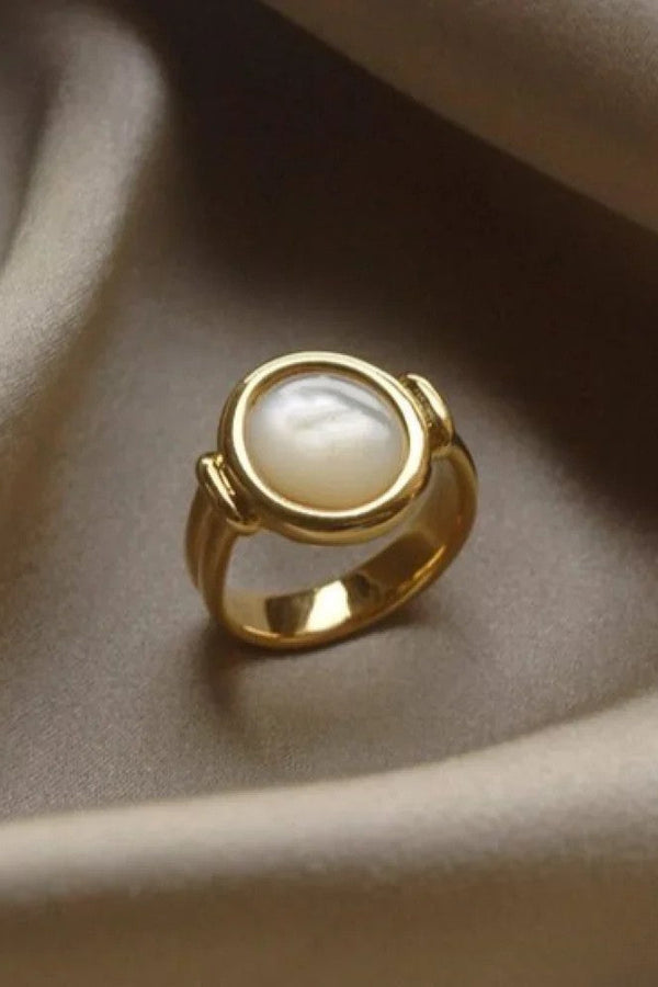 Anello elegante di perle