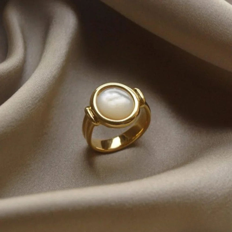 Anello elegante di perle