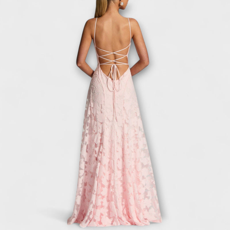 Kairi - Elegante vestito maxi in pizzo floreale bianco con spalline sottili