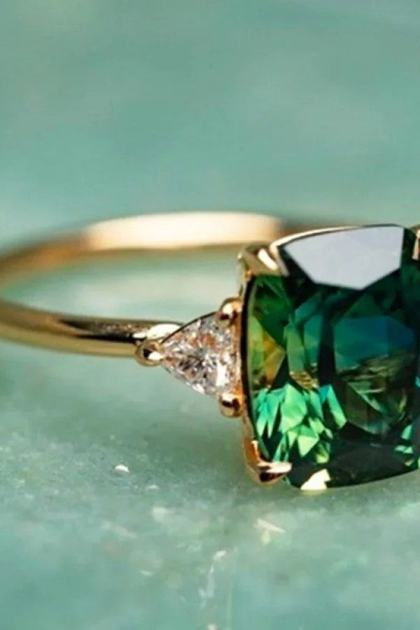 Anello con zirconi verdi
