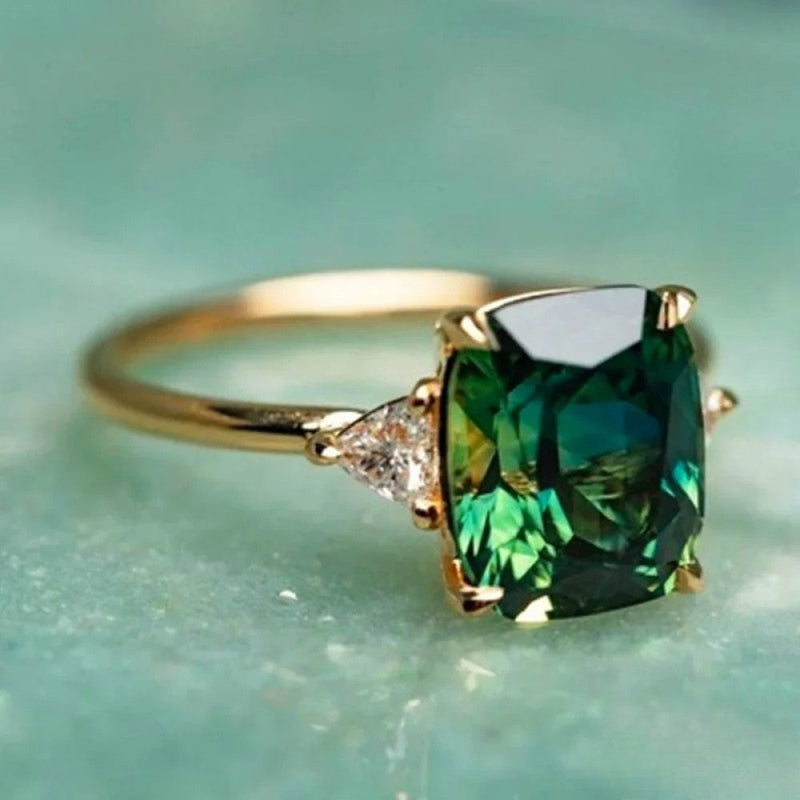 Anello con zirconi verdi