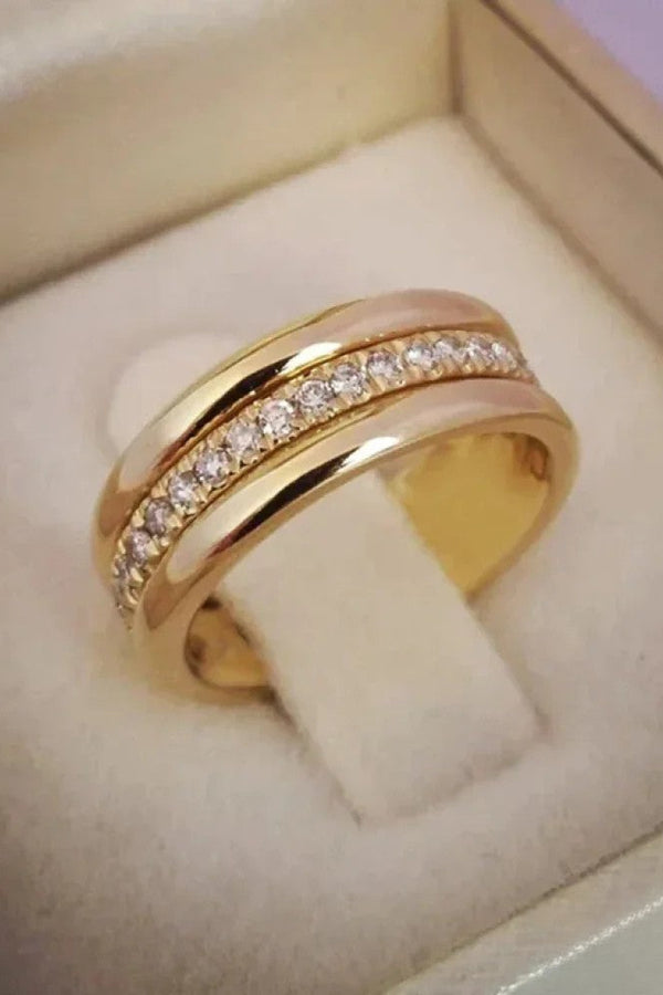 Elegante anello doppio con incastonature di zirconia