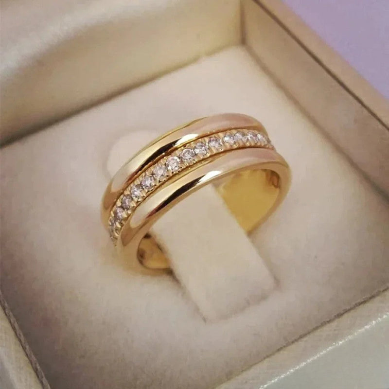 Elegante anello doppio con incastonature di zirconia