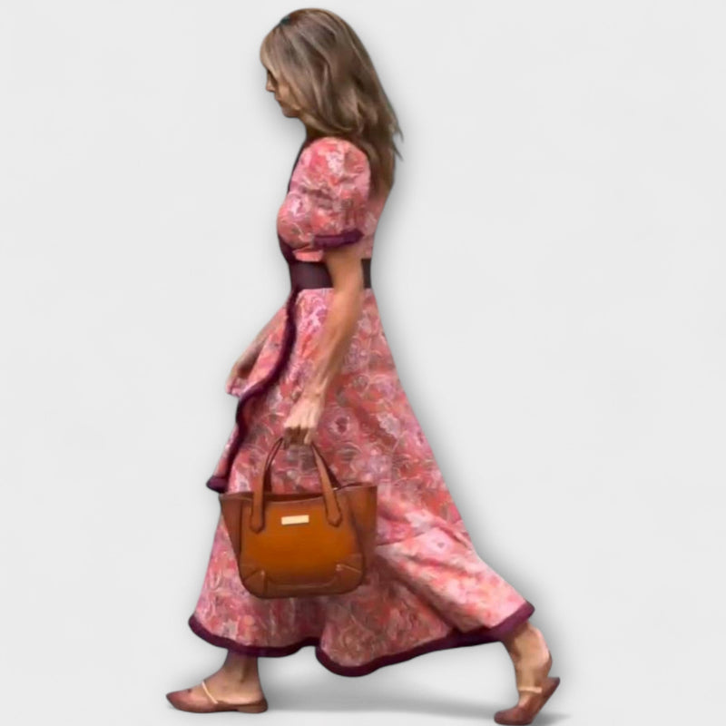 Elegante vestito maxi rosa con maniche corte