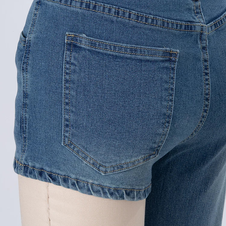 Astra - Pantaloni corti in denim asimmetrici e alla moda con una spallina