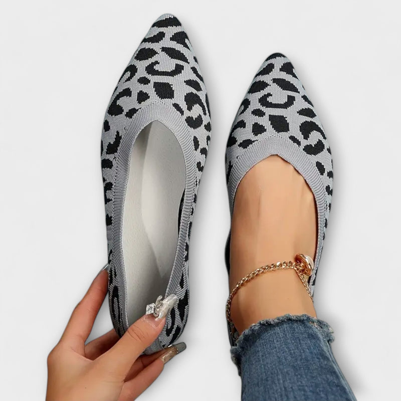 Scarpe basse con lacci e stampa leopardata