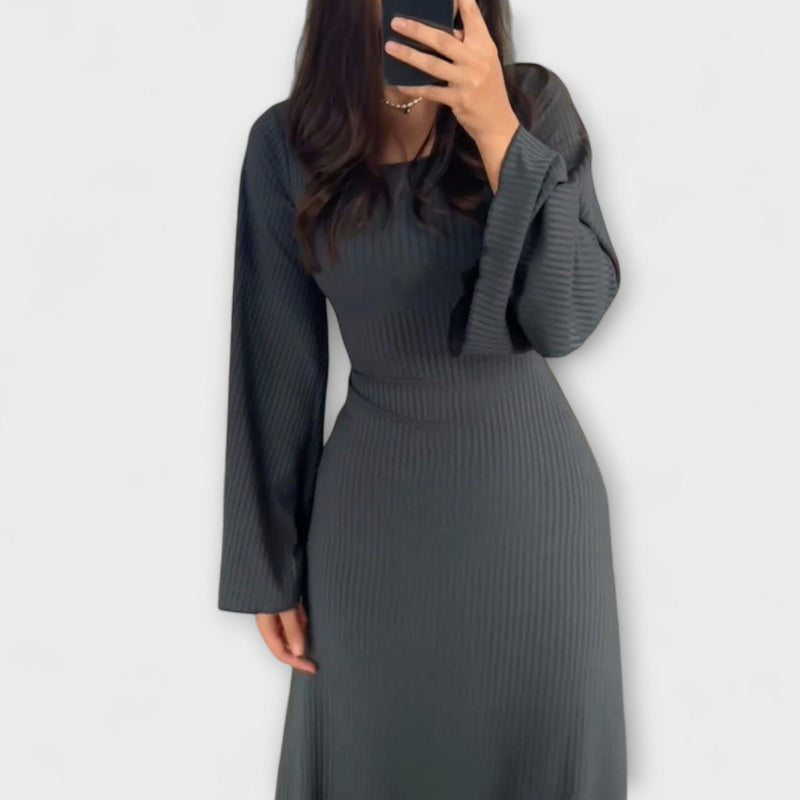 Jocelyn - Elegante vestito a maglia con dettaglio in vita