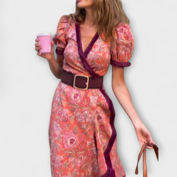 Elegante vestito maxi rosa con maniche corte