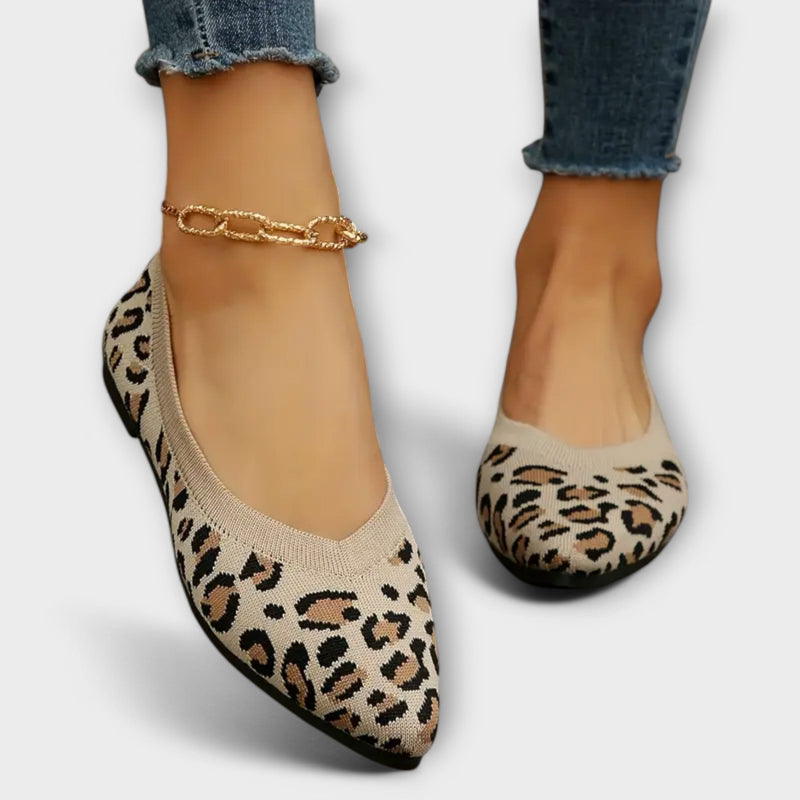 Scarpe basse con lacci e stampa leopardata