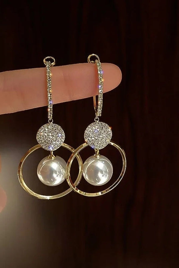 Orecchini eleganti con perle coltivate e brillanti zirconi
