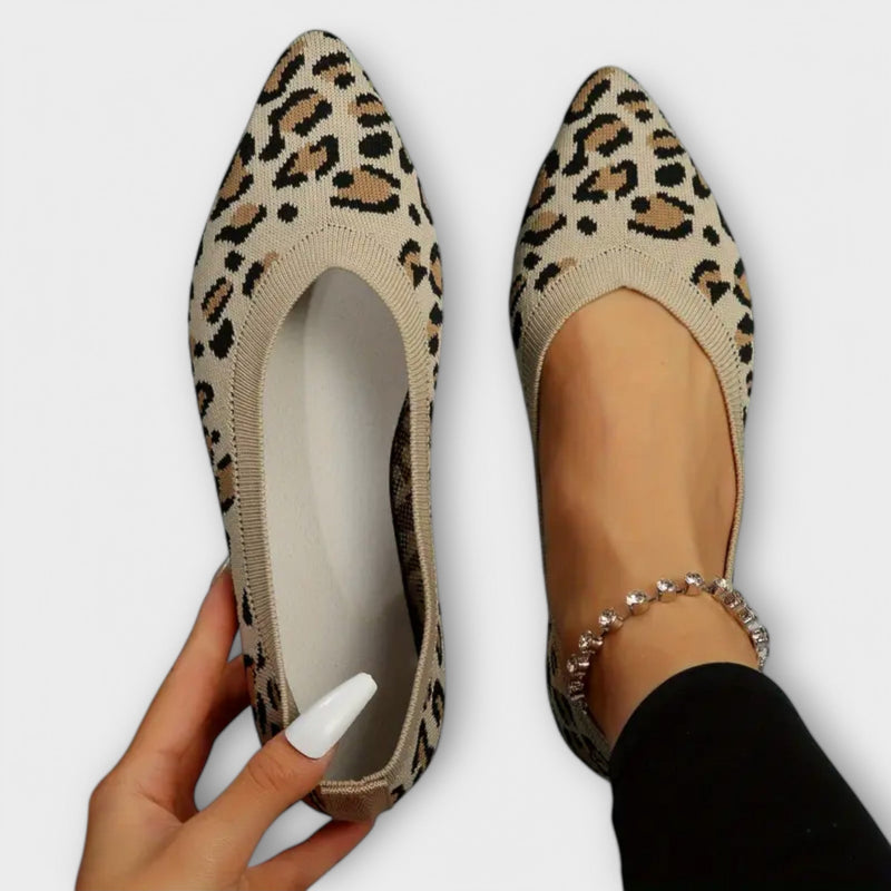 Scarpe basse con lacci e stampa leopardata