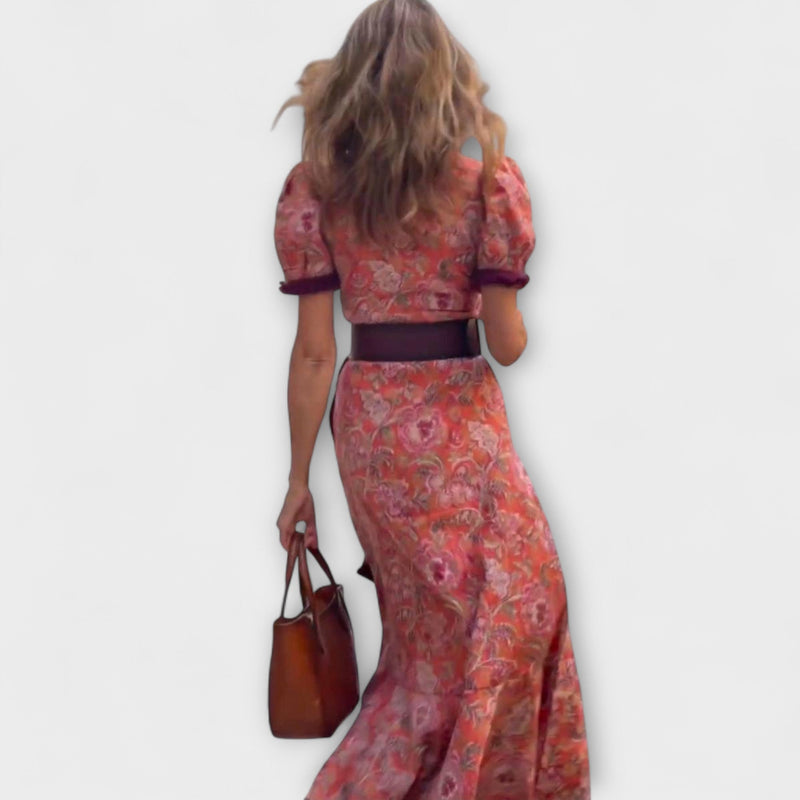Elegante vestito maxi rosa con maniche corte