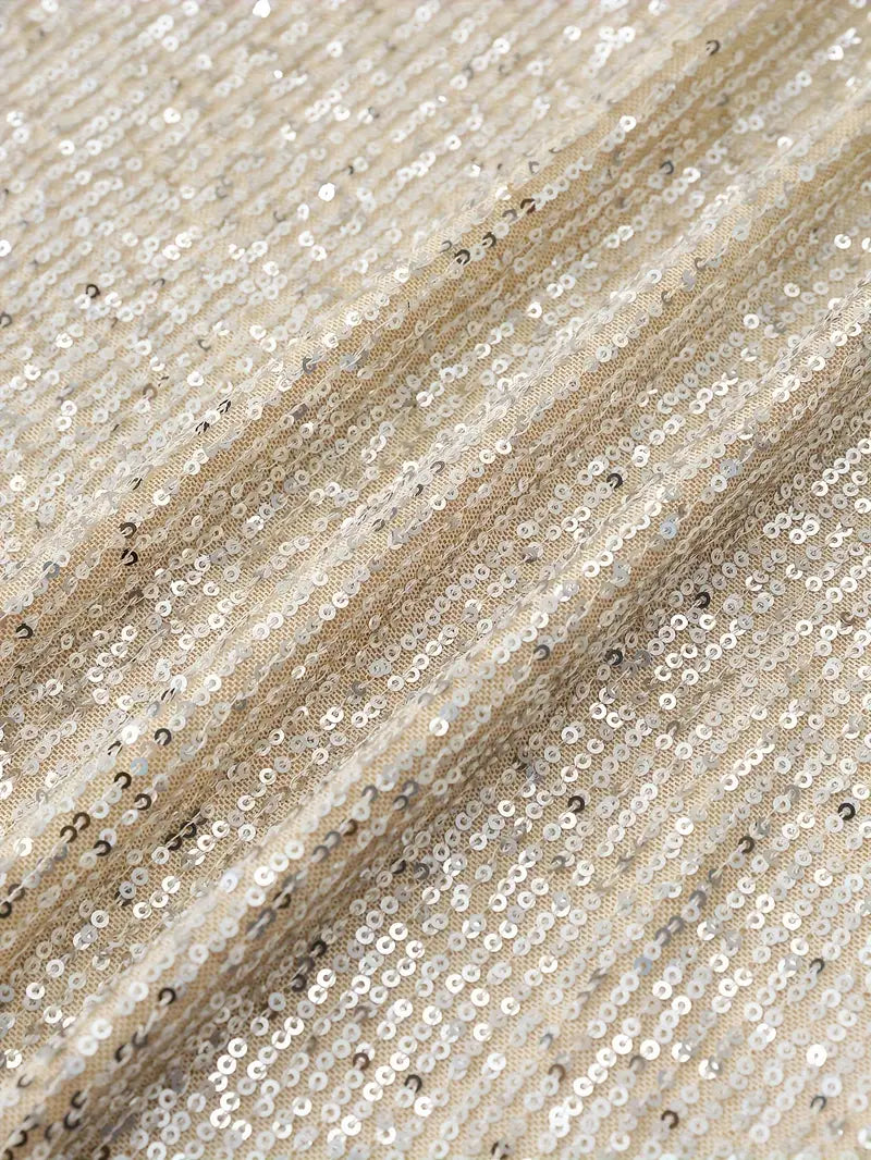 Abito da festa con paillettes e contrasto