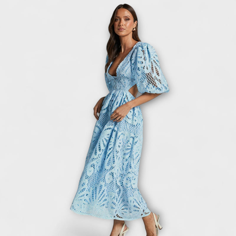 Elegante vestito con delicati dettagli