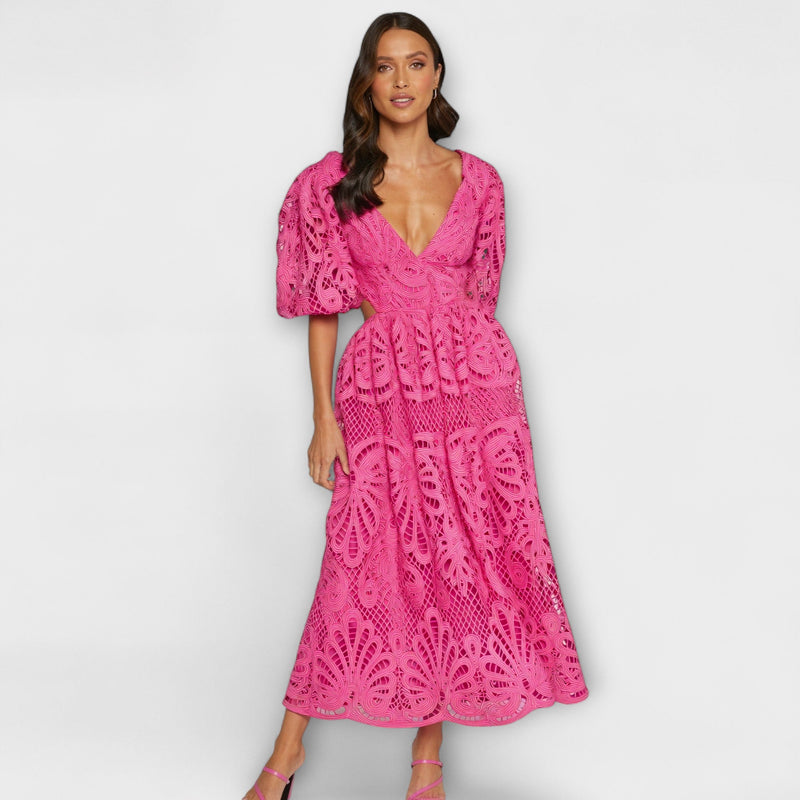Elegante vestito con delicati dettagli