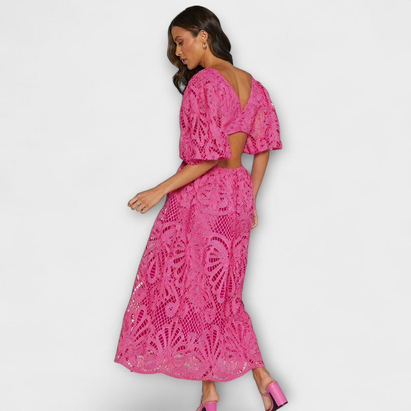Elegante vestito con delicati dettagli