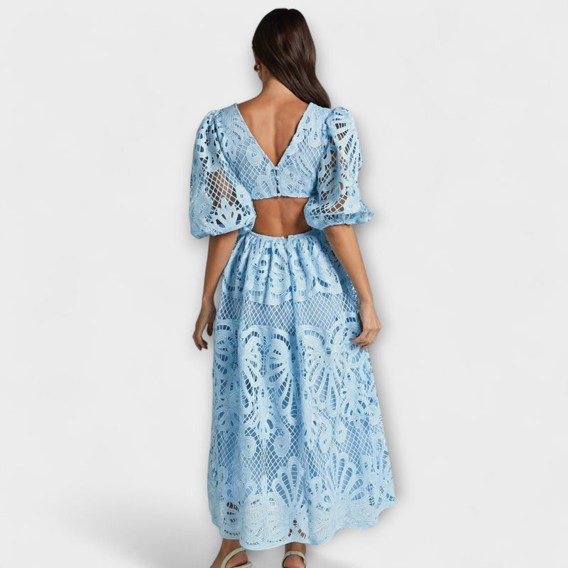 Elegante vestito con delicati dettagli