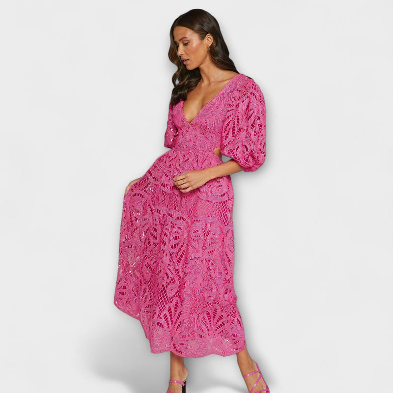 Elegante vestito con delicati dettagli