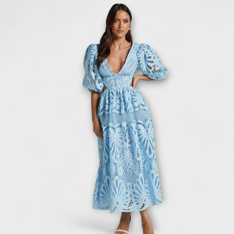Elegante vestito con delicati dettagli