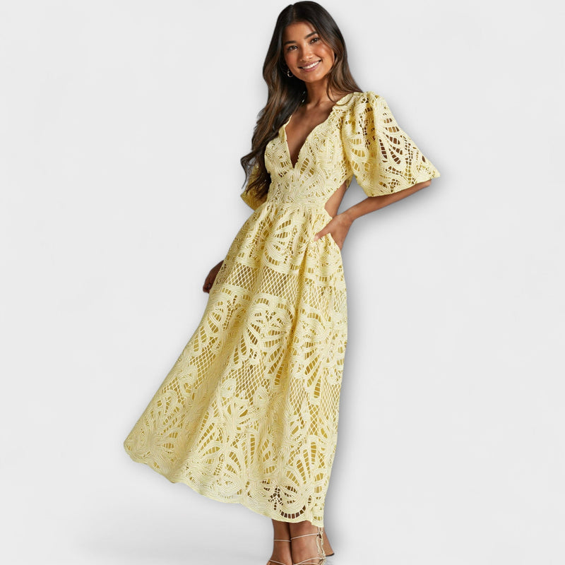 Elegante vestito con delicati dettagli