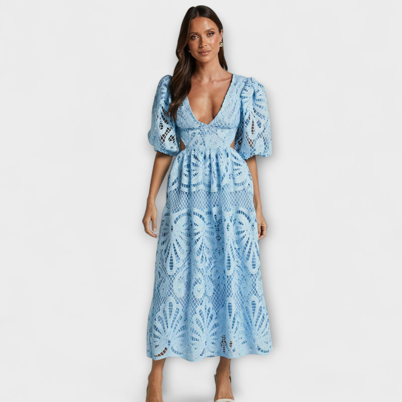 Elegante vestito con delicati dettagli