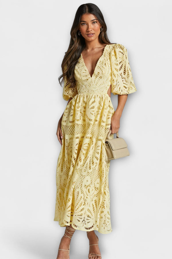 Elegante vestito con delicati dettagli