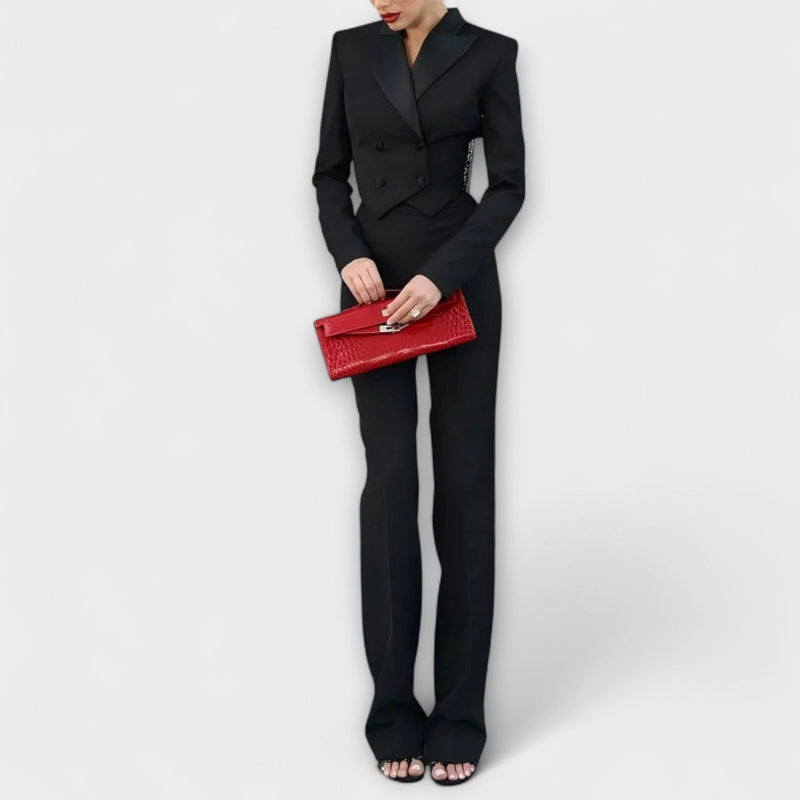 Noa - Completo Corto di Blazer con Schiena Scoperta e Perle Nere