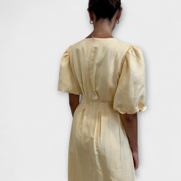 Josephine - Vestito maxi giallo burro con design arioso