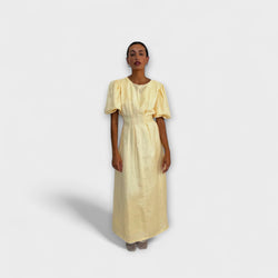 Josephine - Vestito maxi giallo burro con design arioso