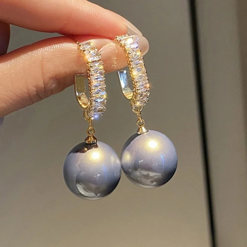Orecchini eleganti con perle e zirconia