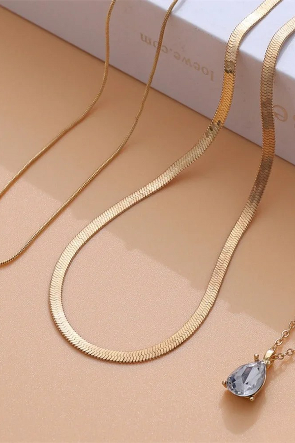 Collana a strati con pendente in zirconi