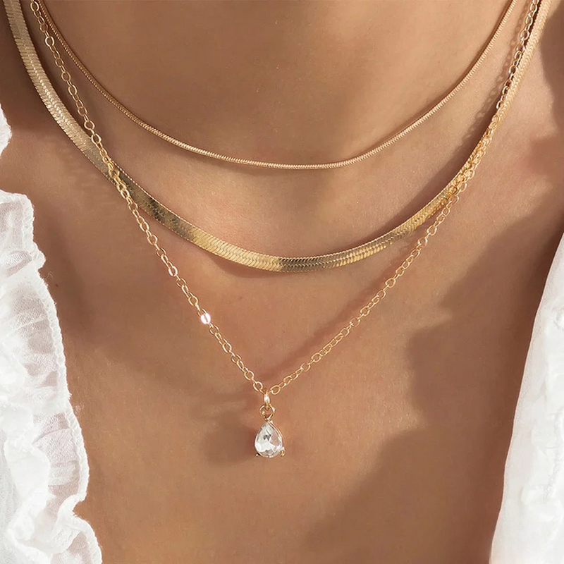 Collana a strati con pendente in zirconi