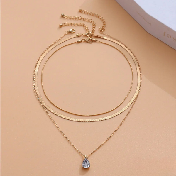 Collana a strati con pendente in zirconi