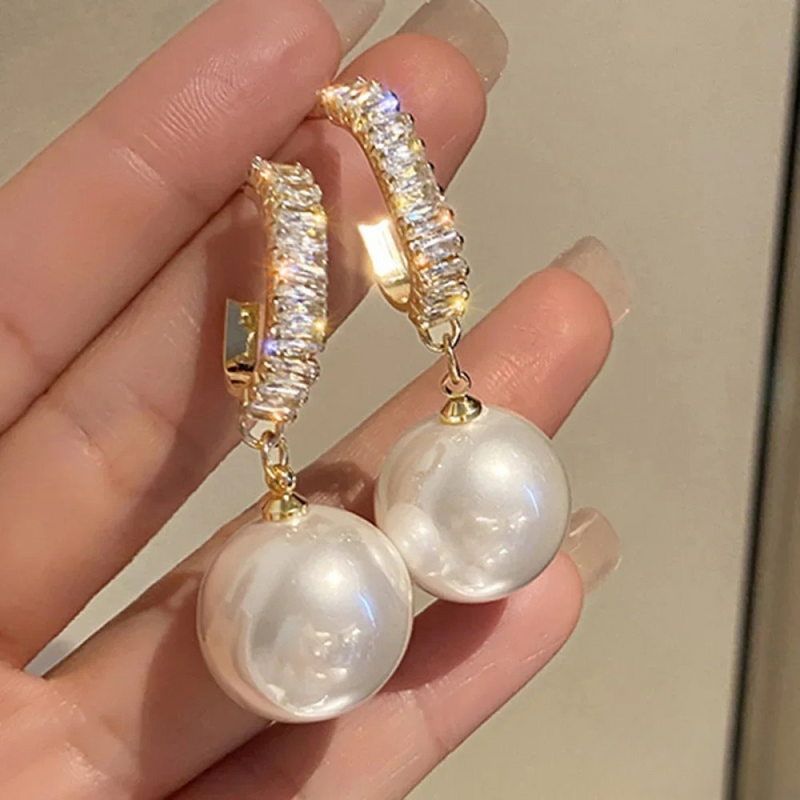 Orecchini eleganti con perle e zirconia