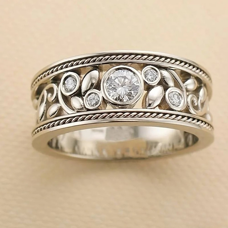 Anello antico con pietre di zirconia