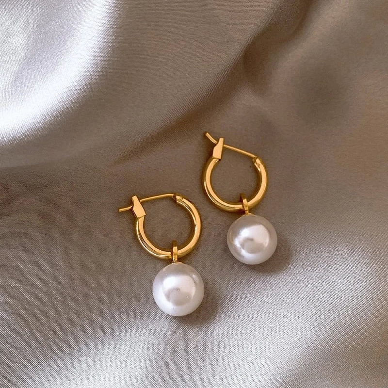 Orecchini eleganti con perle
