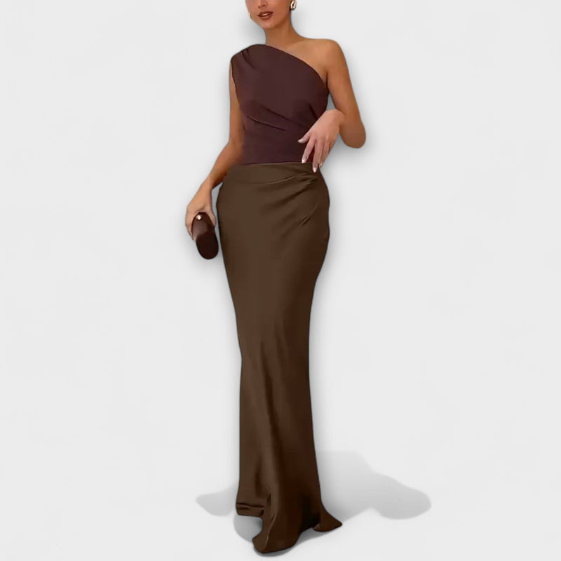 Elegante vestito maxi a spalla unica con pieghe