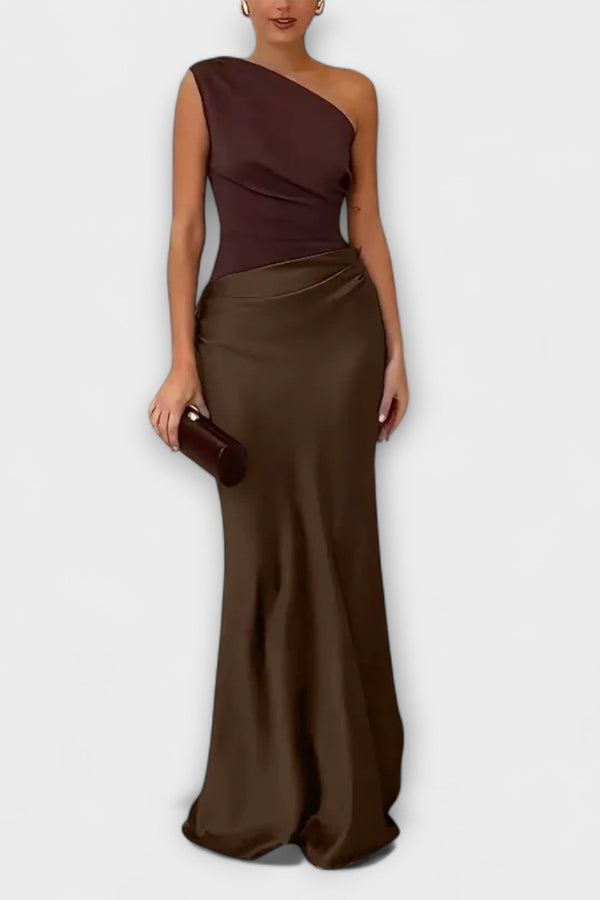 Elegante vestito maxi a spalla unica con pieghe
