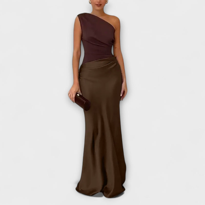 Elegante vestito maxi a spalla unica con pieghe