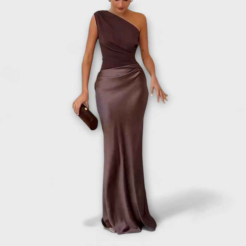 Elegante vestito maxi a spalla unica con pieghe