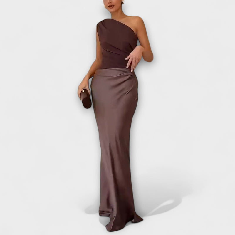 Elegante vestito maxi a spalla unica con pieghe