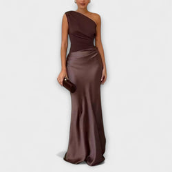 Elegante vestito maxi a spalla unica con pieghe