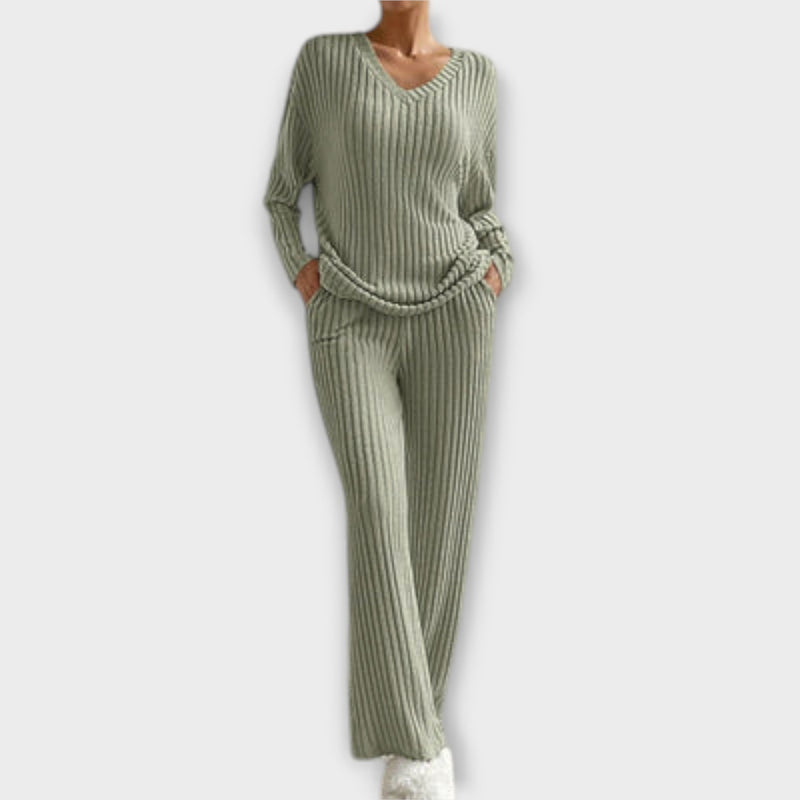 Kathy - Completo di Due Pezzi Accogliente