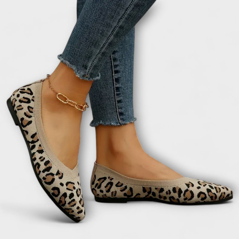 Scarpe basse con lacci e stampa leopardata