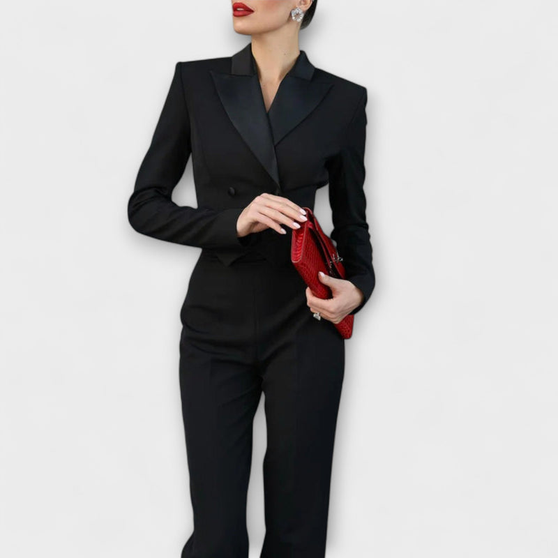 Noa - Completo Corto di Blazer con Schiena Scoperta e Perle Nere