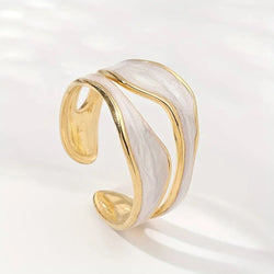 Anello bianco antico