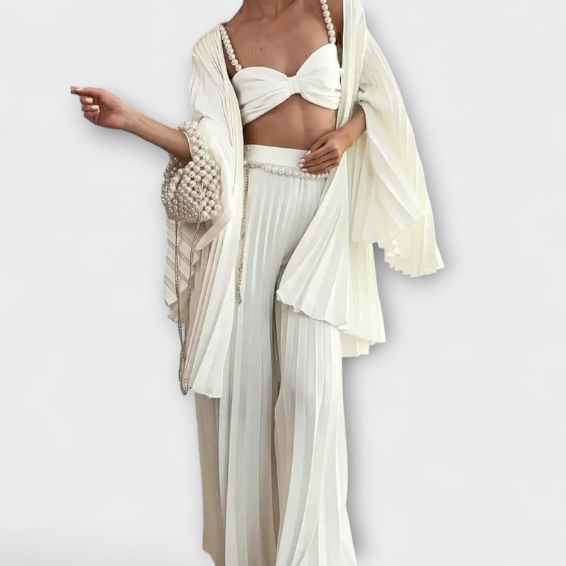 Evangeline - Blusa bianca con plissettature, pantaloni larghi e cardigan