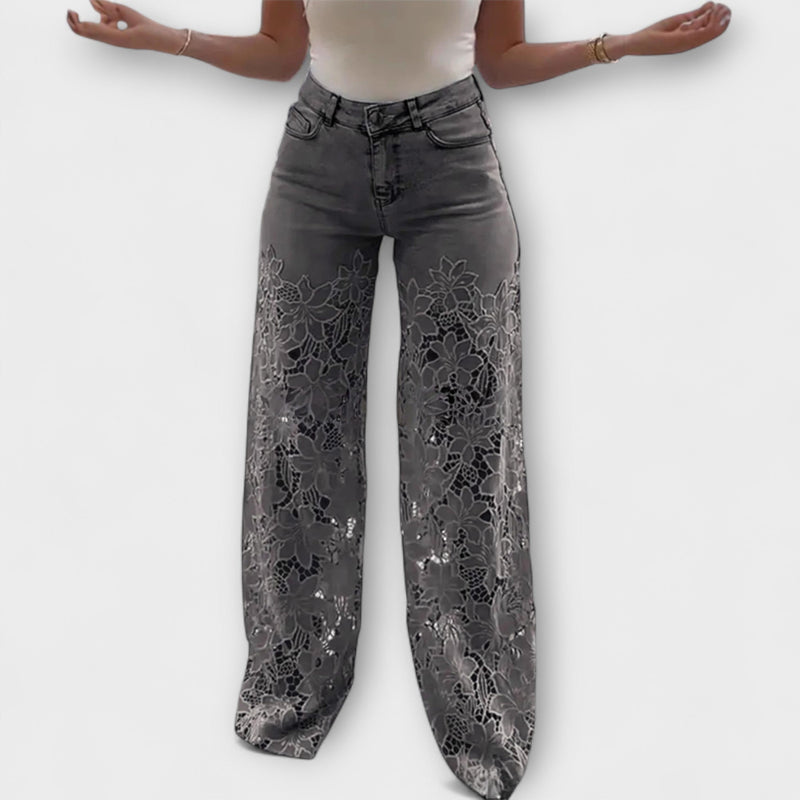 Jeans patchwork con pizzo alla moda