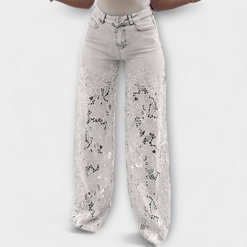 Jeans patchwork con pizzo alla moda