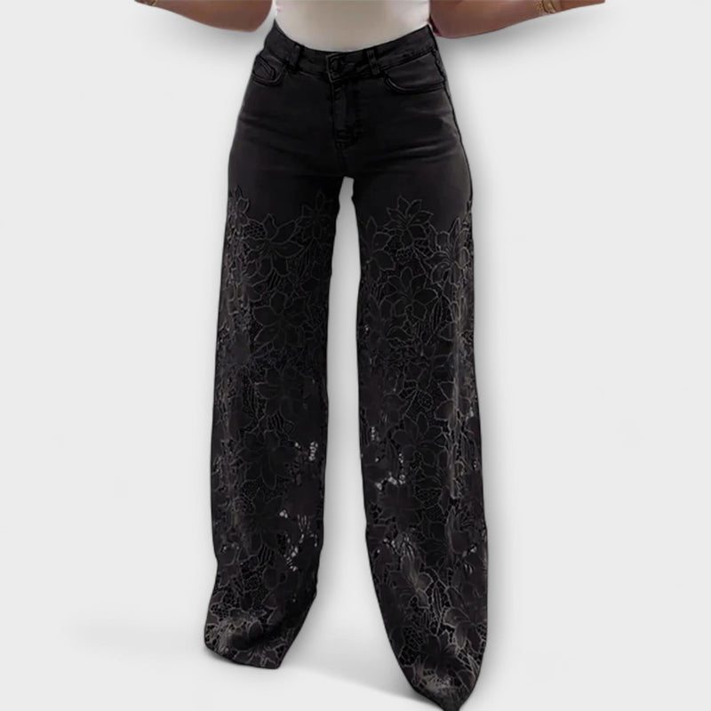Jeans patchwork con pizzo alla moda